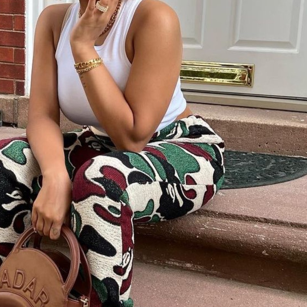 Meet your Posher, Elizabeth